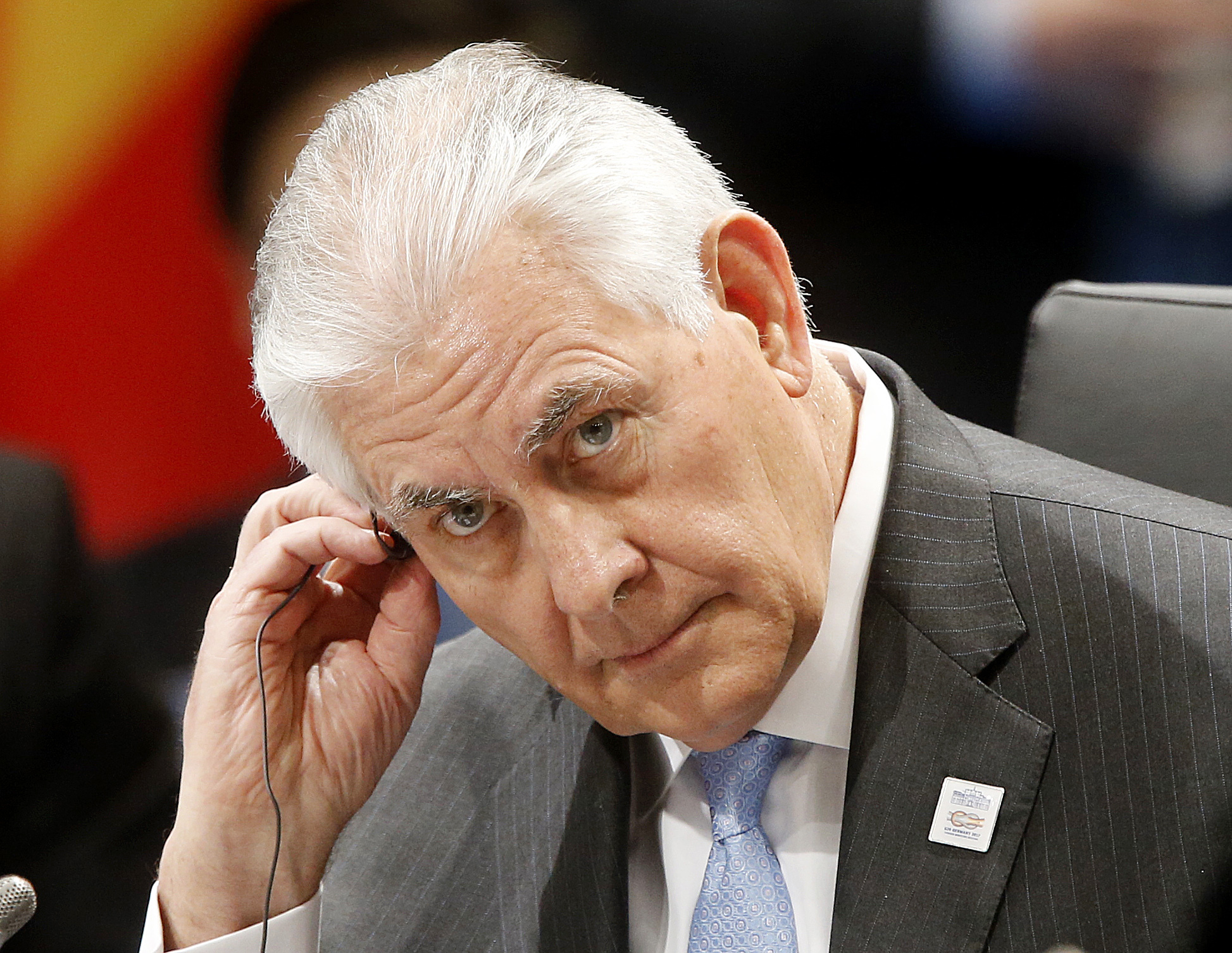 Тилерсон: Санкције остају док се Русија не повуче с Крима, Русија наоружава сепаратисте 